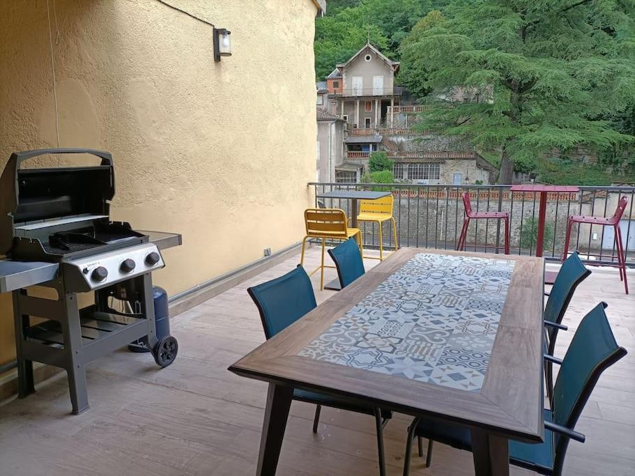 Grand Gîte terrasses Largentière Extérieur photo