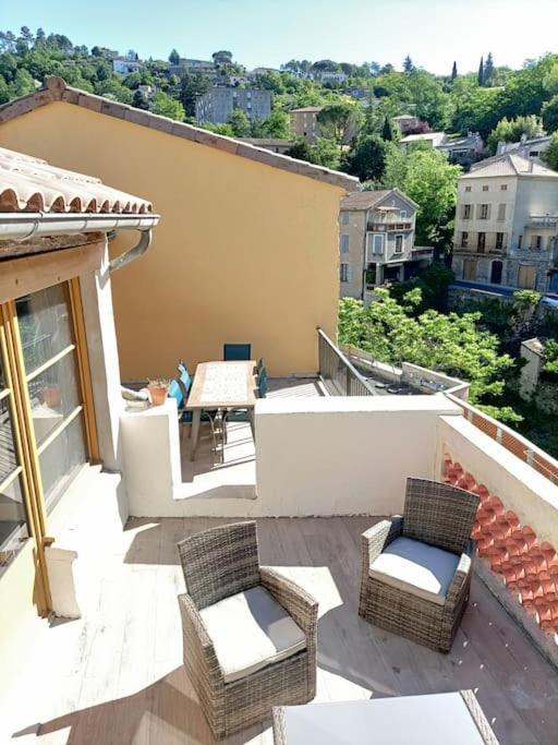 Grand Gîte terrasses Largentière Extérieur photo